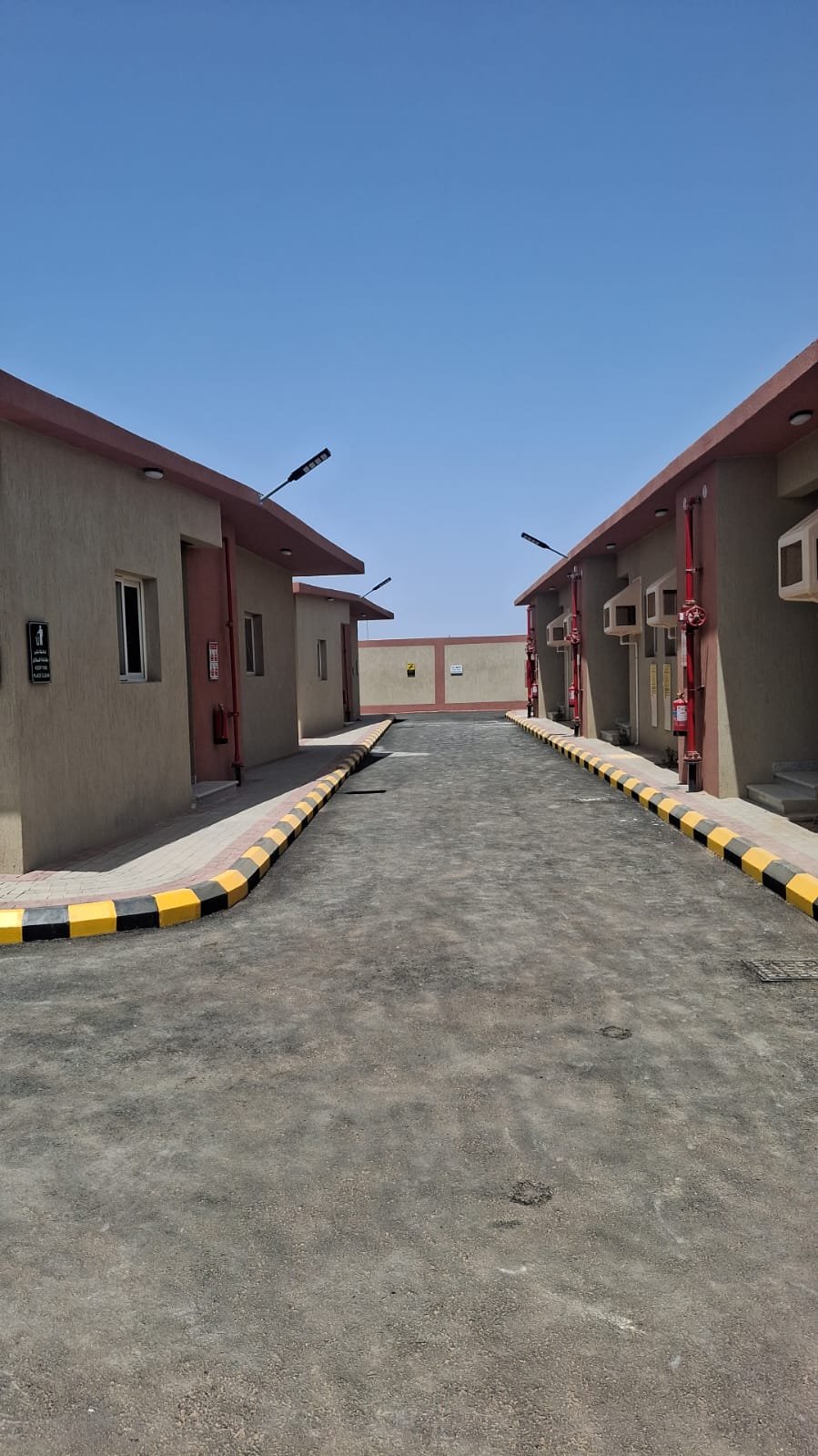 ممر خارجي بين الوحدات السكنية في صعبر